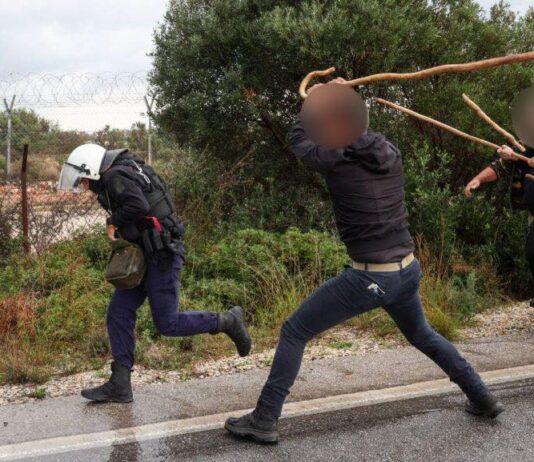 Νίκη στα μπλόκα των αγροτών | Μαύρο & Κόκκινο